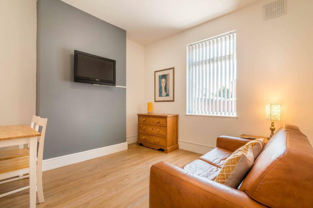 Platform Port Area Apartment 1 With Free Street Parking Кингстън ъпон Хъл Екстериор снимка